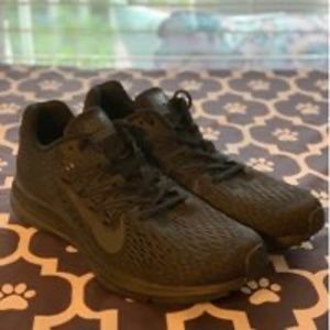 Womens 10 Nike Zoom Winflo 5 Running Shoes